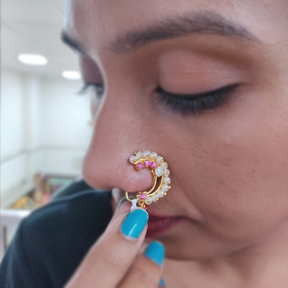 The traditional 'nath' worn by Maharashtrian women in India | Nose ring,  Antique jewellery online, Amazing jewelry