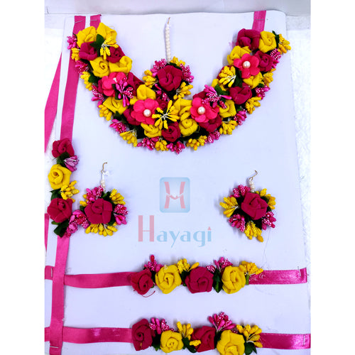 Pink Flowers Decorated Floral Necklace