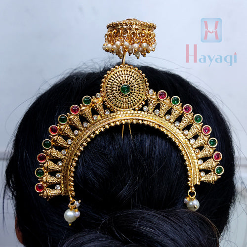 Bridal Hairstyle: वधूसाठी 15 वेडिंग हेअरस्टाईल, त्यावर ट्राय करा 'ही'  ज्वेलरी | Wedding Indian bridal hairstyle in Marathi