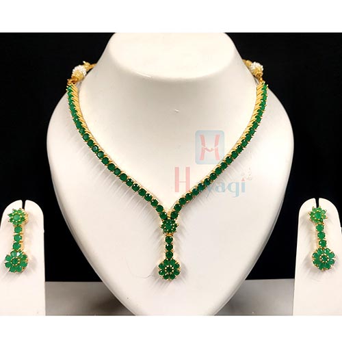 Bayberry 3 Emerald Necklace in 14k Gold (May)