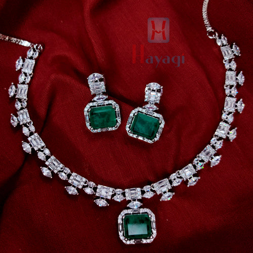 The Green Jewel Necklace – Peerless Charm