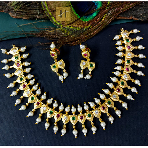 Traditional Unique Short Necklace Set